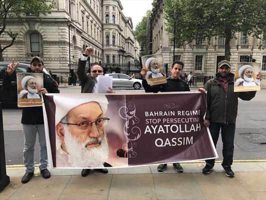 معتصمون في لندن يحذّرون عائلة آل خليفة من مغبّة التعرّض لآية الله عيسى قاسم