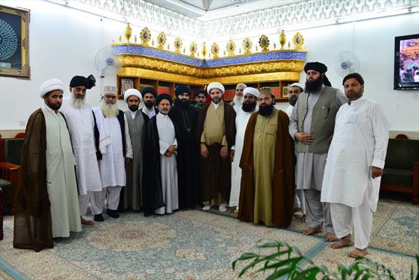 وفد علماء أهل السنة في باكستان يتشرفون بزيارة مرقد أمير المؤمنين (ع)
