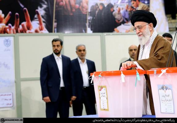 قائد الثورة الإسلامية يشارك في الانتخابات الرئاسية المجالس البلدية في ‌إيران
