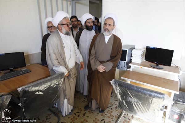 مدير الحوزات العلمية في إيران يتفقد المدارس العلمية لمحافظة ألبرز الإيرانية