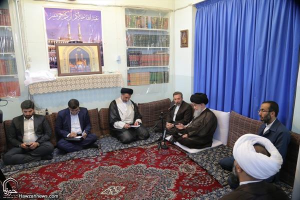 مدير مكتب رئيس الجمهورية الإسلامية الإيرانية يلتقي بالمراجع والعلماء بقم المقدسة - ۲
