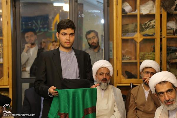 طلاب العلوم الديني يرتدون العمامة على يد المرجع الديني الشيخ صافي الكبايكاني بقم المقدسة

