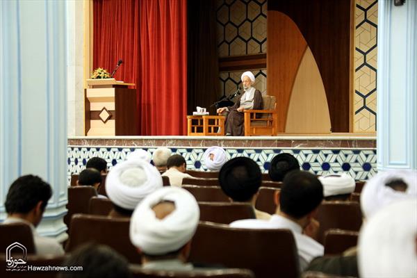 مراسم بداية السنة الدراسية في مؤسسة الإمام الخميني (ره) التعليمية والبحثية بقم المقدسة
