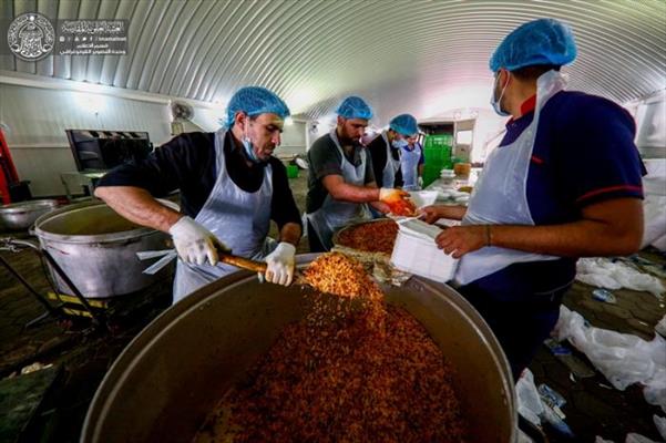 توزيع أكثر من ملبونين وثمان مائة ألف وجبة طعام للزوار خلال العام ۲۰۱۷ لمضيف العتبة العلوية المقدسة