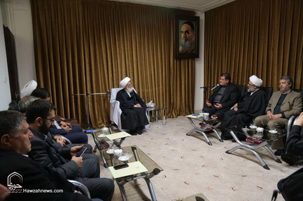 رئيس منظمة دائرة الأزمات في إيران يلتقي بمراجع الدين والعلماء بقم المقدسة