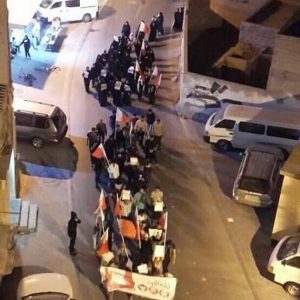 تظاهرات غاضبة في ذكرى ثورة البحرين والظلام يغطي مناطق البحرين مع بدء خطوات العصيان المدني