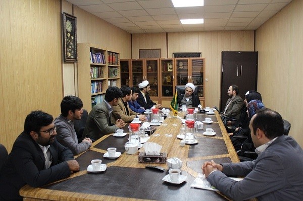 رئیس جامعة المذاهب الإسلامیة إلتقی بطلاب العراق وباکستان والهند