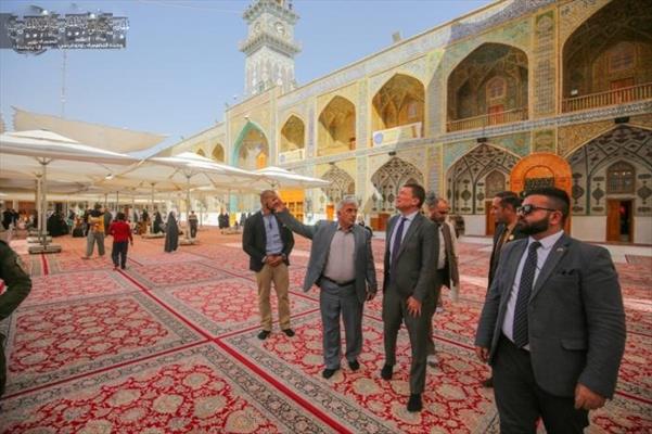 تشرف السفير السويدي في العراق بزيارة حرم أمير المؤمنين (ع)