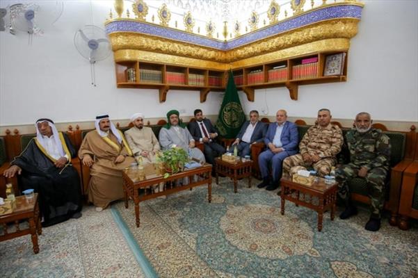 رجال دين الأنبار وشيوخها يتشرف بزيارة مرقد الإمام علي ( ع) 
