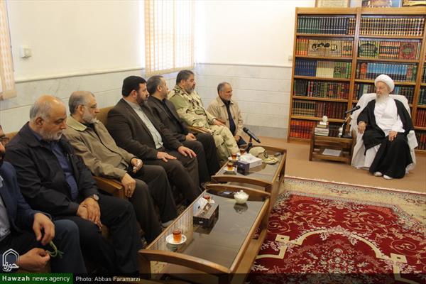 رئيس منظمة الدفاع المدني في إيران يلتقي بمراجع الدين والعلماء بقم المقدسة