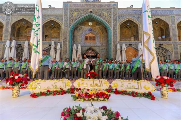 خدمة العتبة العلوية المقدسة يحييون مناسبة مولد الإمام الرضا (ع) في الصحن العلوي المطهر