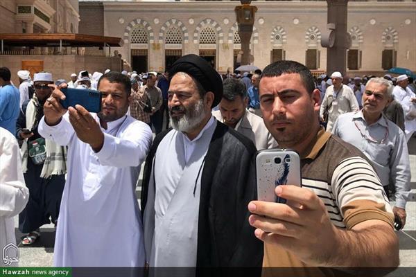 حضور رئيس بعثة الحجاج الإيرانيين سماحة السيد عبد الفتاح النواب في المسجد النبوي الشريف
