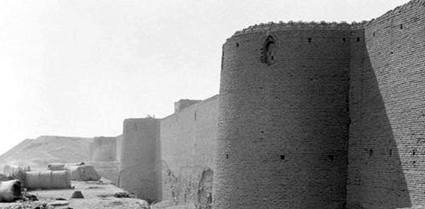 سور النجف يمثل معْلماً تاريخياً قديماً+ الصور