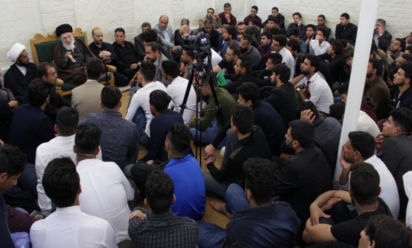  المرجع السيد الحكيم يدعو الطلاب لأن يسعوا للحفاظ على القيم التي تصون الفرد والأسرة والمجتمع من الضياع