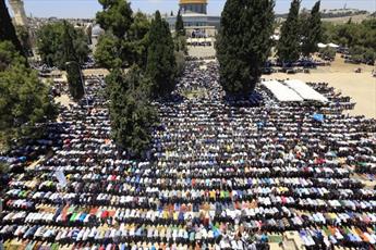  ربع مليون فلسطيني أدوا صلاة الجمعة الأولى من رمضان في رحاب المسجد الأقصى