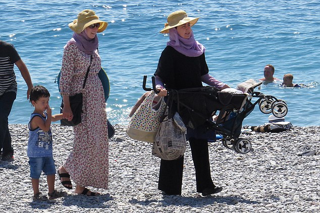 In France: Two hijabi women told to leave beach despite ban overturned 