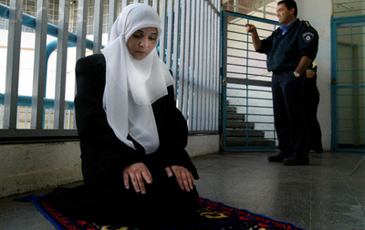 Palestinian woman learns Holy Quran in Israeli prison 