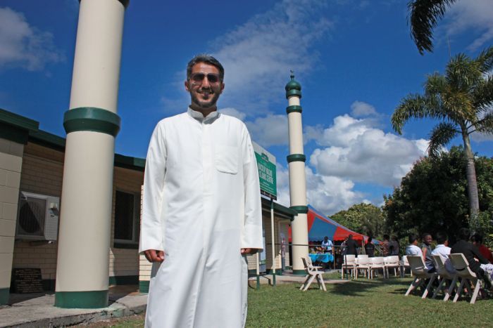 'Breaking down barriers': Canberra mosques open their doors
