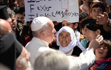 Pope Francis brings 12 Syrian Muslims to Italy on his plane