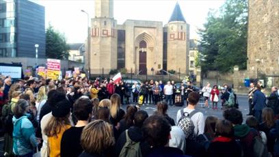 Hundreds show support to Muslim community after mosque attack