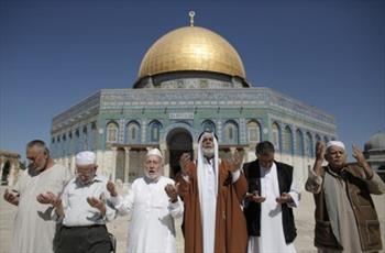 Gazan worshipers barred from travel to al-Aqsa Mosque due to Peres funeral