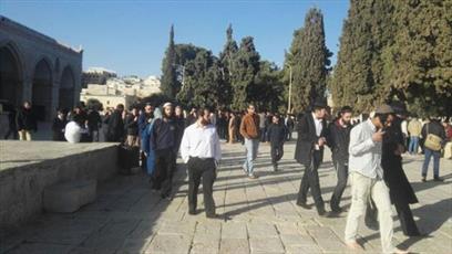 Nearly 100 Israeli settlers break into al-Aqsa Mosque