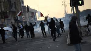 Bahrainis clash with regime forces over court rulings