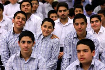 Takleef ceremony held for students with Ayatollah Khamenei in attendance