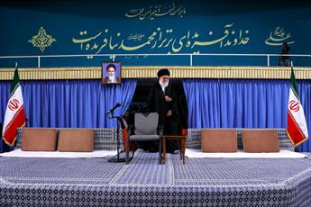 Photos: Govt. officials and participants in Islamic Unity Conference met with Ayatollah Khamenei