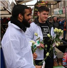 Muslims in Netherlands hand out roses to bystanders  