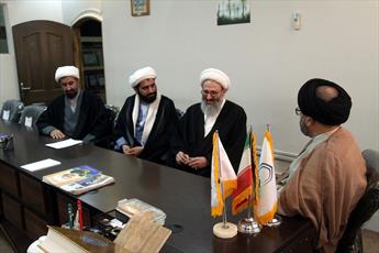 Senior cleric visits Hawzah News Agency