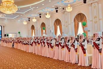 Les filles Kirghizes mémorisatrices du Coran honorées