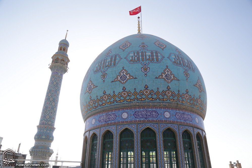 تصاویر/ اهتزاز پرچم یالثارات الحسین (ع) بر فراز مسجد مقدس جمکران