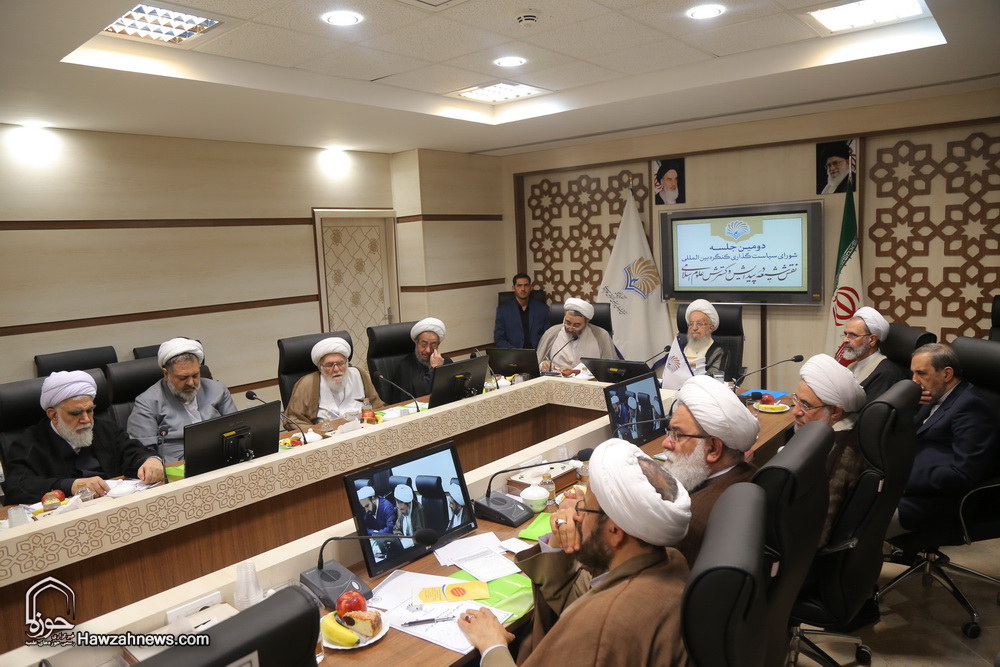 نشست شوراي سياست‌گذاري‌ کنگره نقش شيعه در پيدايش و گسترش علوم اسلامي برگزار شد