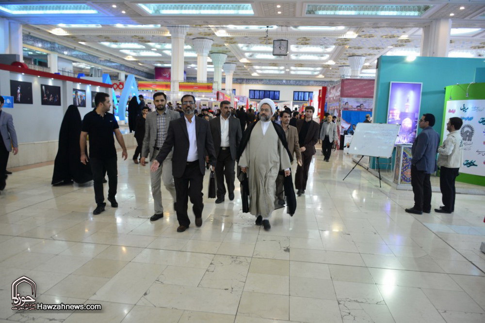 تصاویر/ بازدید آیت الله علیدوست از نمایشگاه مطبوعات