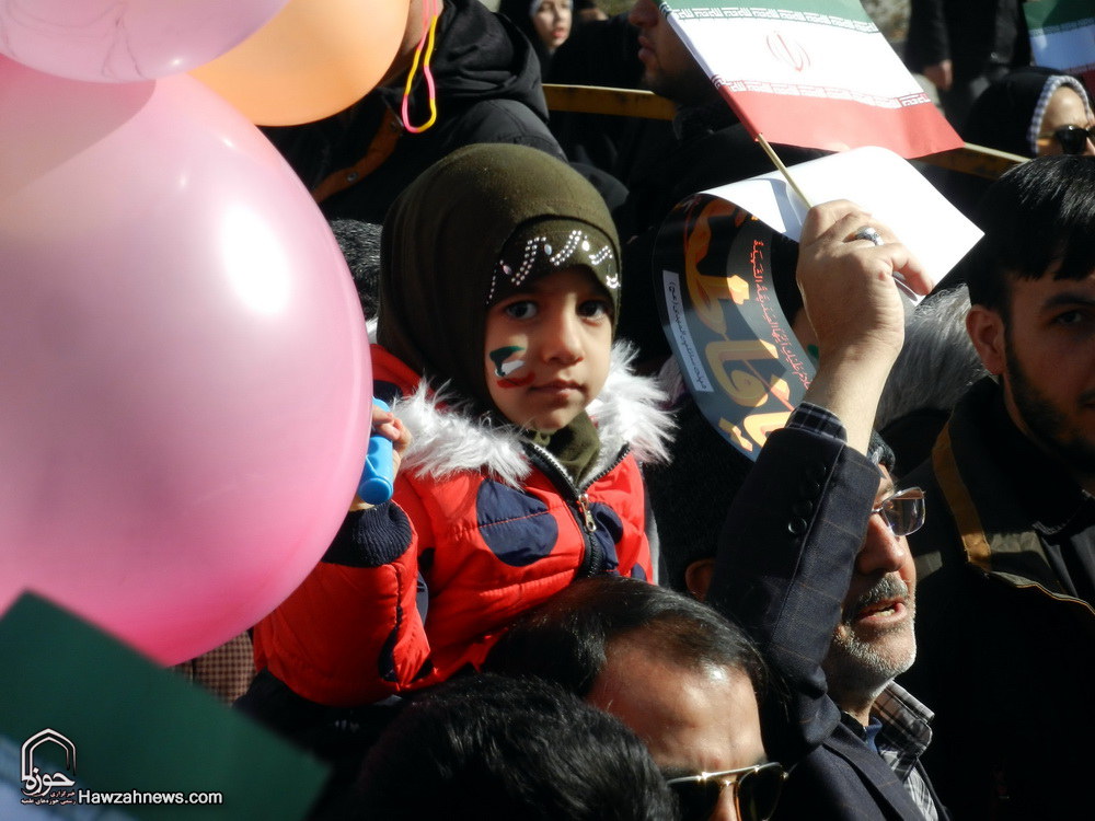 تصاویر/ جشن تماشایی ۲۲ بهمن ماه در همدان