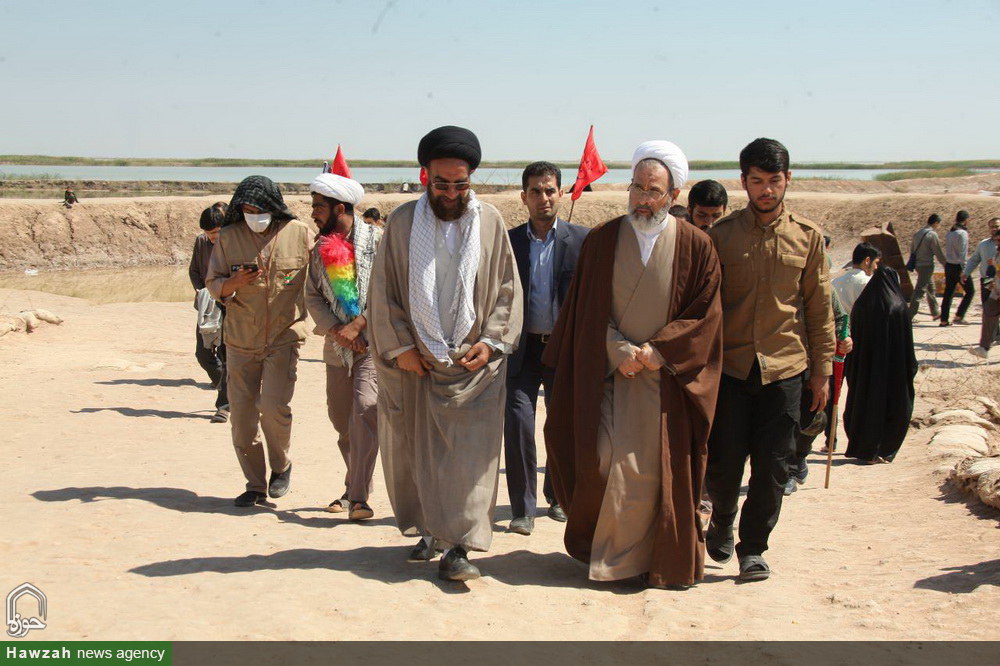 تصاویر/ حضور مدیر حوزه های علمیه در مناطق عملیاتی جنوب