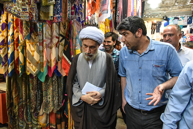 تصاویر/ دیدار صمیمی نماینده ولی فقیه در فارس با کسبه و بازاریان شیراز