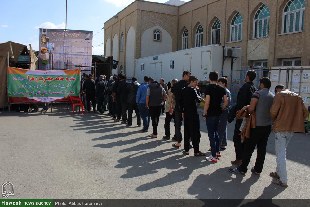 تصاویر/ پذیرایی از زائران اربعین در مصلای قم