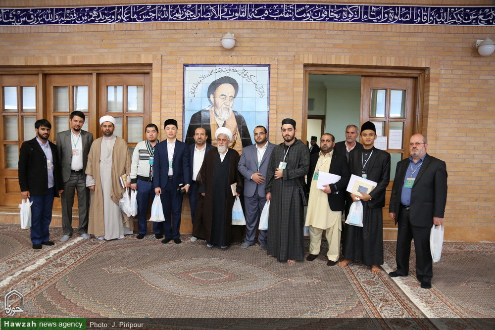 شرکت کنندگان سومین دوره مسابقات قرآن طلاب علوم دینی  با رهبر معظم انقلاب دیدار می کنند 