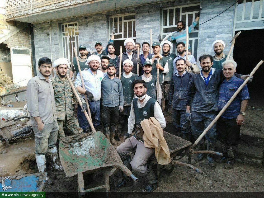 مردان اینستا یا امدادگران پای درگل روستا؟!