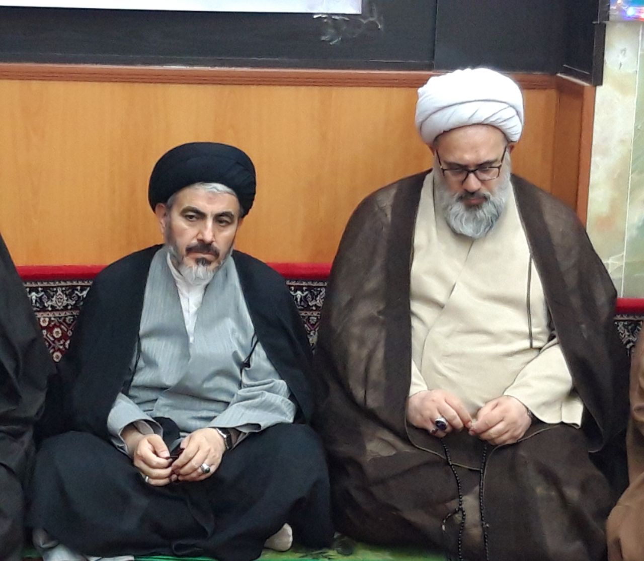  خواندن  دعای عهد تجدید بیعت با امام زمان(عج)  است