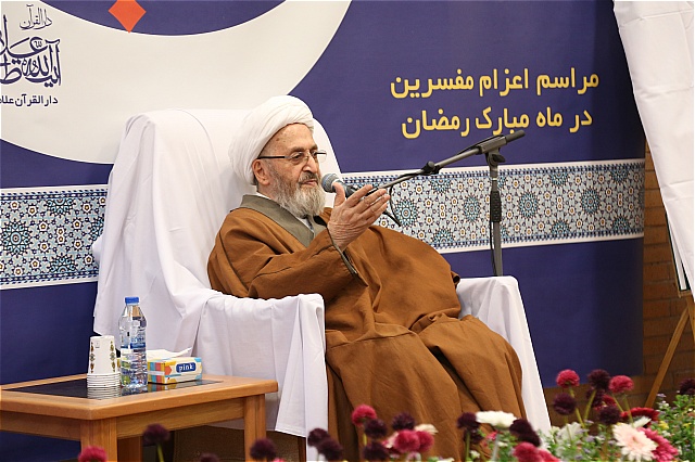 درحال حاضر گرفتار رسم الخط مصاحف عثمانی هستیم 