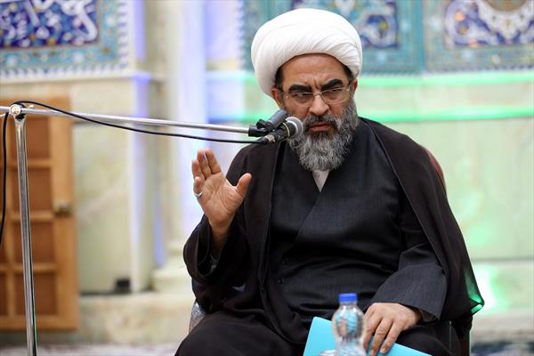 امام علی (ع) تجلی حقیقت قرآن است