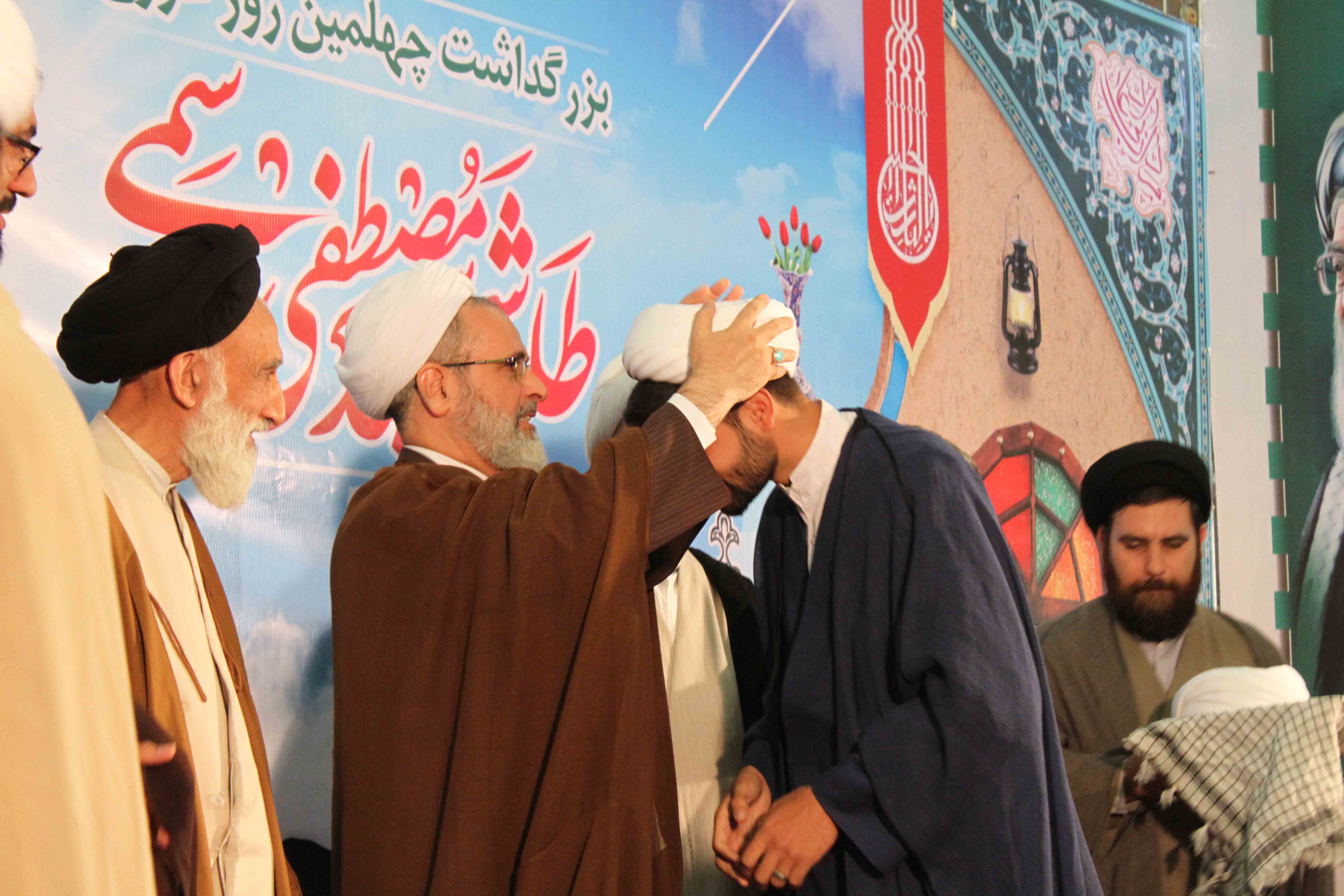  ۴۲ طلبه همدانی معمم شدند+ عکس