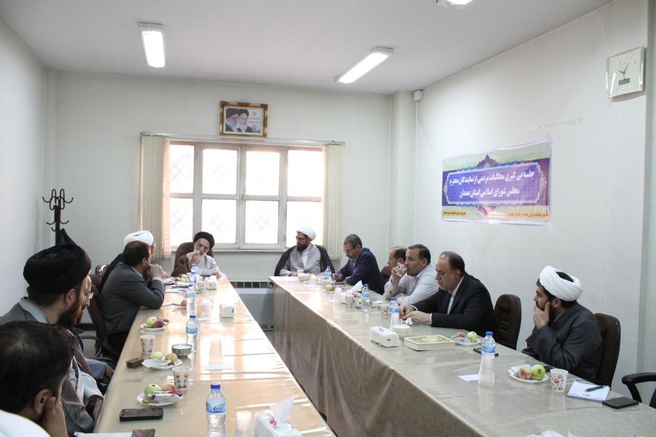 روحانیت نگران وضع معیشت مردم است/ در بسیاری از ادارات، خانم ها حداقل های حجاب را رعایت نمی کنند