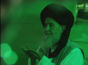 غبار روبی ضریح مطهر بانوی کرامت با حضور آیت‌الله علوی گرگانی + عکس