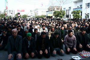 برپايي نماز ظهر عاشورا در ميدان امام حسين(ع) تهران
