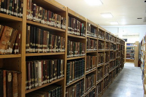 کتابخانه فاطمی ۵۲۸ عنوان کتاب به کتابخانه فرهنگیان قم اهدا کرد
