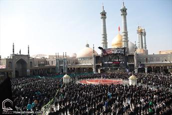تصاویر / اقامه نماز ظهر عاشورا در حرم حضرت معصومه(س)
